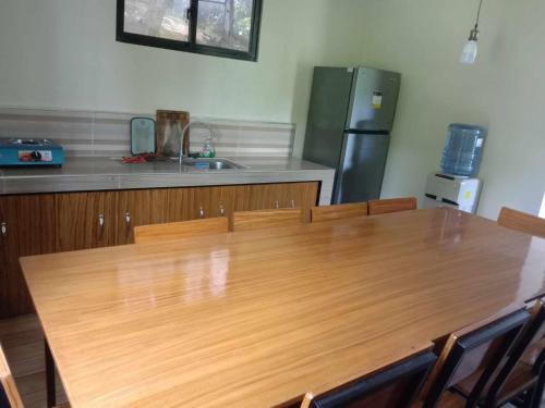 Cozy Lake House Accommodation for 10 to 15 guests in Cavinti