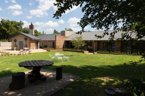 Kert, Opstal Gastehuis in Baillie Park