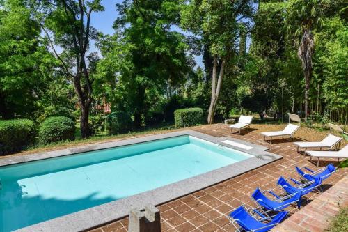 Renovated manor with garden and private pool