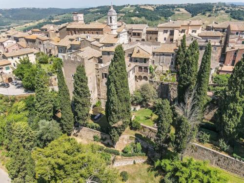 Renovated manor with garden and private pool