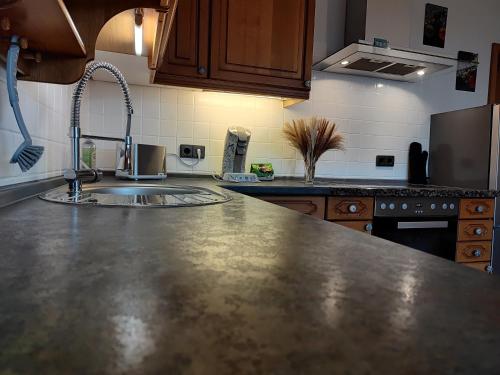 Kitchen, Ferienwohnung Hennessy in Berg