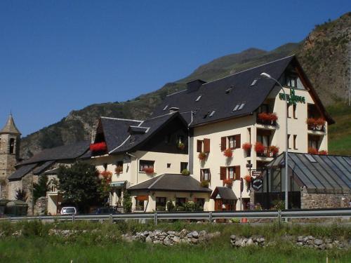 Accommodation in Arties