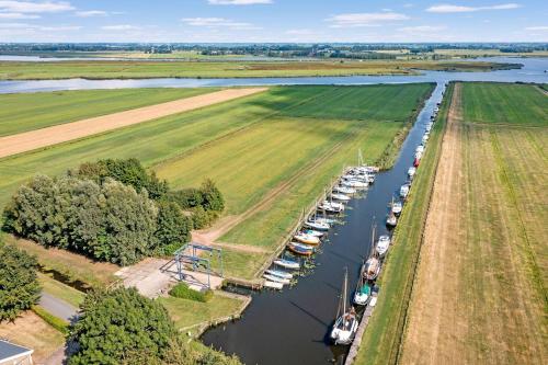ทัศนียภาพภายนอกโรงแรม, Luxe safaritent aan het water - Recreatiepark de Uilenburg - Friesland - Sneek in ไอทเวลลิงเกร์กา