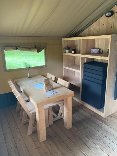 บริการและสิ่งอำนวยความสะดวก, Luxe safaritent aan het water - Recreatiepark de Uilenburg - Friesland - Sneek in ไอทเวลลิงเกร์กา
