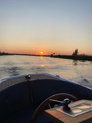 สภาพแวดล้อมโดยรอบ, Luxe safaritent aan het water - Recreatiepark de Uilenburg - Friesland - Sneek in ไอทเวลลิงเกร์กา