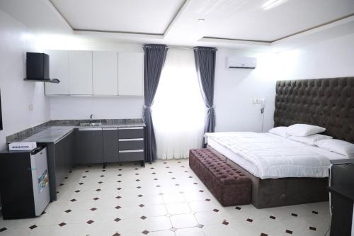 1 queen bed