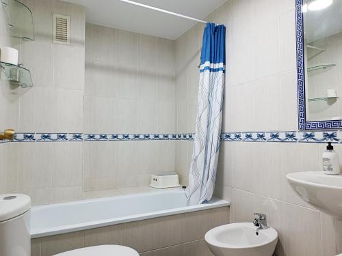 GUA - 4 Dorm, 8 pers, Piscinas, Jardines, Parking, Playa - Tap to explore photos