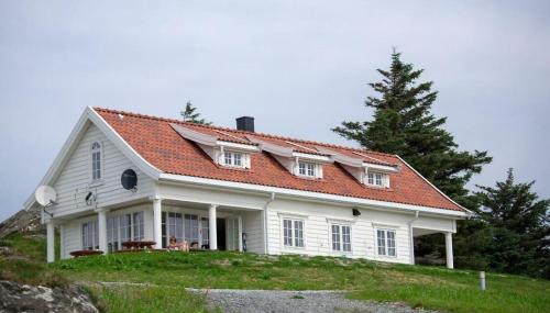 5 bedrooms, 9 beds