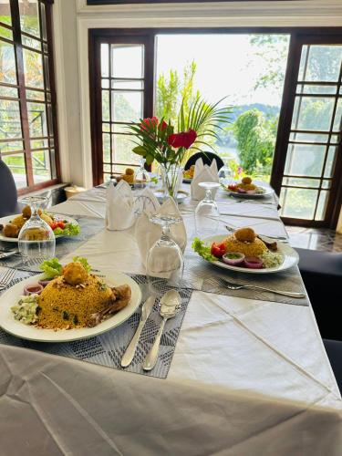 Indra Manel Family Holiday Resort - F&B