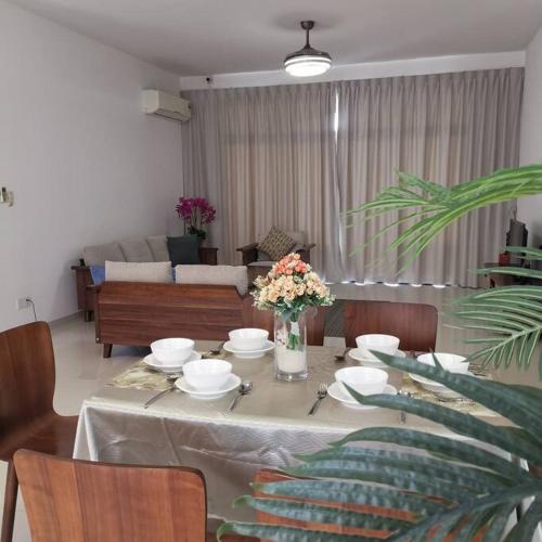 Seaside Suite 4R3B 12 - 16pax D2604 King's Homestay