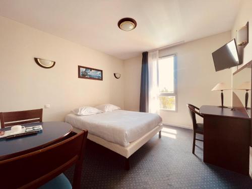 1 double bed, 2 twin beds, 1 sofa bed