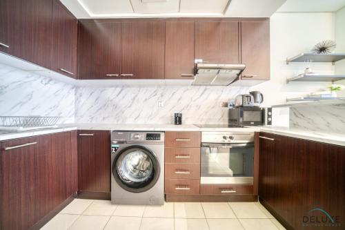 Limited Time Offer Stylish 1BR near to Metro by Deluxe Holiday Homes, Dubai (Foto 3)