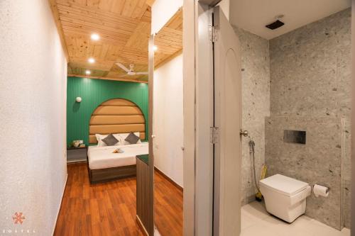 Standard Double Room image 2