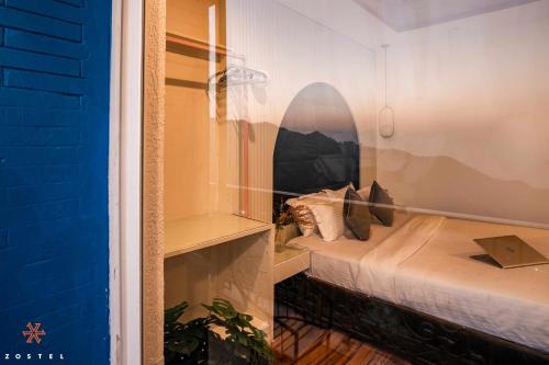 Deluxe Private Room (with balcony) image 3