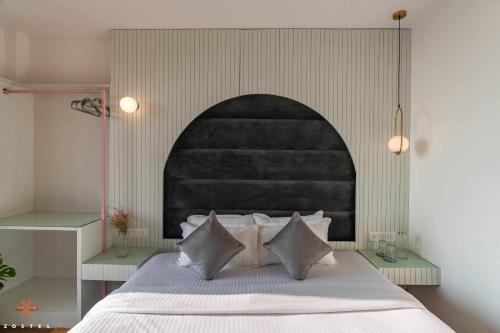 Deluxe Private Room (with balcony) image 5