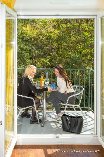 شرفة/ تراس, Appart'Hotel Castel Emeraude, Charme et Caractere in Arles-sur-Tech