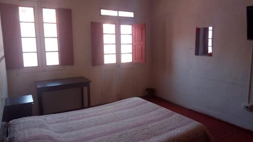 Standard Double Room with Shared Bathroom image 4