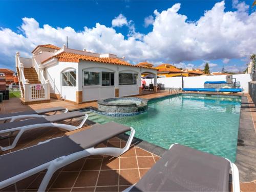 PRIMERA LUXURY HOUSE 1