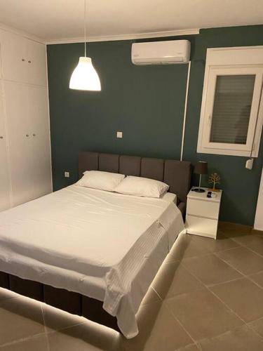 medusa apartment in glyfada - Tap to explore photos