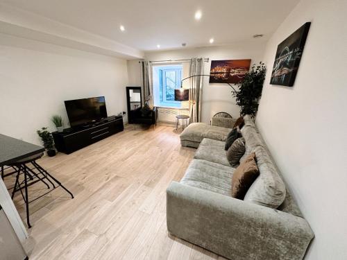 Newcastle Quayside - Sleeps 8 - Central Location - Parking Space Included