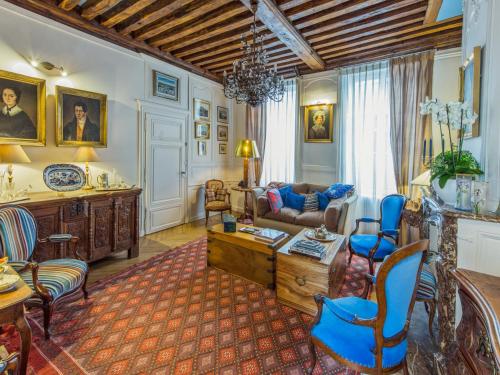 Room in Guest room - This 10th Century home sits in an exceptional setting in the center of Orleans - Chambre d'hôtes - Orléans