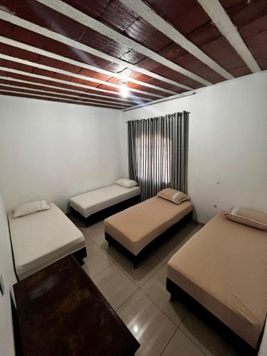 1 double bed, 1 twin bed