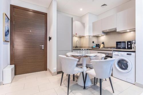 STAY BY LATINEM Luxury 1BR Holiday Home CVR B1701 near Burj Khalifa, Dubái (foto 7)