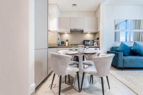 STAY BY LATINEM Luxury 1BR Holiday Home CVR B1701 near Burj Khalifa, Dubái (foto 8)