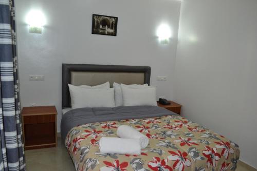 Hotel La Place The 3-star Hotel La Place offers comfort and convenience whether youre on business or holiday in El Jadida. The property features a wide range of facilities to make your stay a pleasant experience. T
