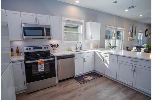 Spectacular Brand New 4BR2.5BA Near DT Riverwalk in San Antonio, USA