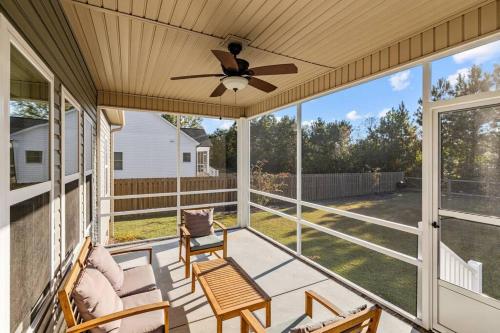 Sophisticated Suburban Oasis in James City (NC)