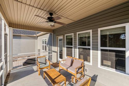 Sophisticated Suburban Oasis in James City (NC)