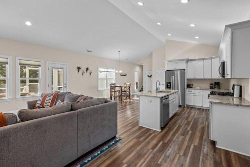 Sophisticated Suburban Oasis in James City (NC)