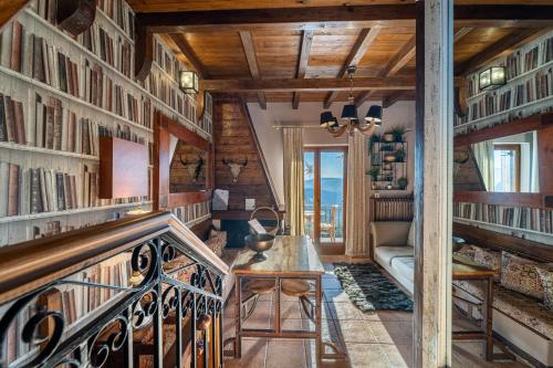 Rock Dandy Deluxe Chalet  Sauna  Mountain View - image 10