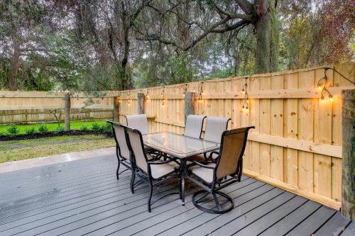Bright Jekyll Island Home with Deck Less Than 1 Mi to Beach