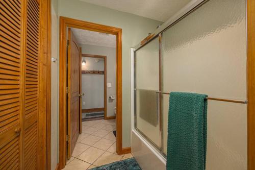 Lakefront with 3 King Beds, Pool Table, Arcade Barrel