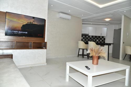 Shared lounge/TV area, Stylish 3-Bedroom Flat in Kenitra Center Ville with Parking & Comfort in Kenitra