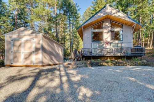 Peaceful Hillside Leavenworth Cabin on half Acre Lot! - image 6