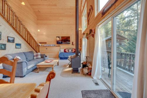 Peaceful Hillside Leavenworth Cabin on half Acre Lot! - image 12
