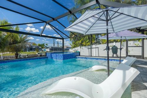 Kayaks, Boat Dock, Heated Pool & Spa, Outside Kitchen, Tiki Hut - Villa Pedro - Roelens Vacations, Cape Coral (fotografie 4)