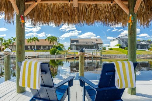 Kayaks, Boat Dock, Heated Pool & Spa, Outside Kitchen, Tiki Hut - Villa Pedro - Roelens Vacations, Cape Coral (fotografie 10)
