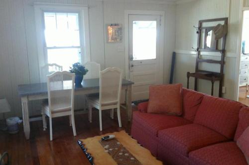 306 E Arctic Ave.