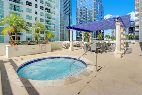 Brickell Oasis 5br Free Parking Pool Gym And More - Miami, FL
