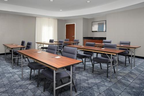 Courtyard Jacksonville Flagler Center - image 2