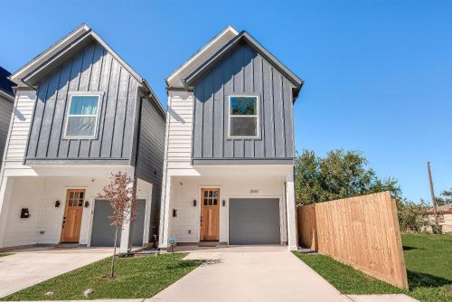 3BR Modern Boho Retreat Near Downtown- Enjoy Games, Books, Fast WiFi & King Bed! in Houston, USA