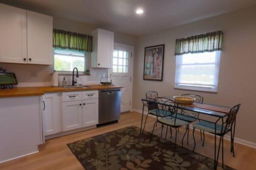 Close to City * Charming Central XL Cape Cod * Airport in Pittsburgh, USA