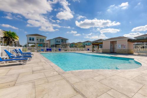 Rockport Home with Community Pool Access and Bay View! in Rockport, USA