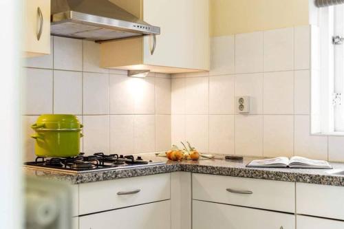 Cocina, Vrijstaand vakantiehuis, 5 minuten lopen van het strand in Zoutelande