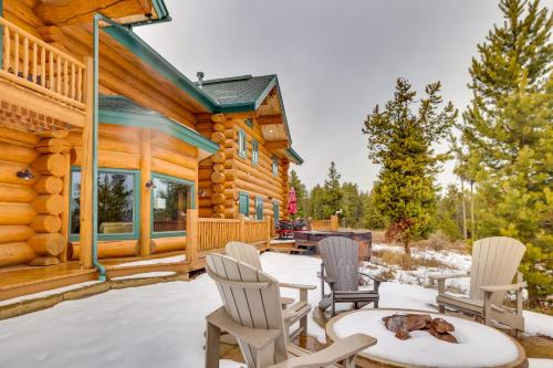 Fraser Chalet with Hot Tub and Mountain Views