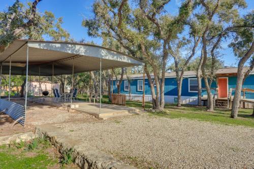 Pet-Friendly Canyon Lake Home about 3 Mi to Water!